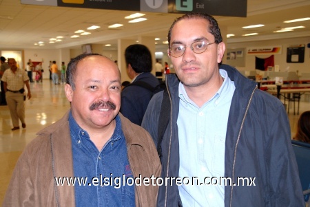 29092008
Gerardo Sil y Gerardo Torres llegaron a Torreón para tratar asuntos de negocios.