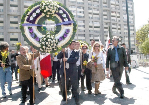 Cada año, las organizaciones civiles y políticas llevan marchan desde Tlatelolco hacia el Zócalo capitalino para recordar a las víctimas y para reiterar su exigencia de justicia.