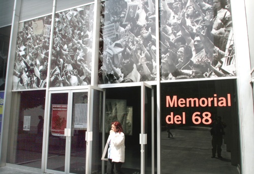 "Emplazamos a todos los sectores sociales, a las fuerzas políticas, a las instituciones a dar una respuesta y reconocer que la masacre del 2 de octubre fue un crimen de Estado que debe ser juzgado", dijo el dirigente del "Comité del 68" y uno de los líderes de ese movimiento, Raúl Álvarez Garín.