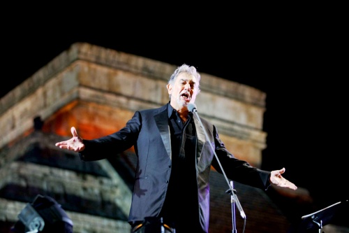 A los pies de la pirámide de Kukulcán, el tenor interpretó una canción en honor a esta zona arqueológica, considerada por la UNESCO una de las “Siete Maravillas del Mundo Contemporáneo”.