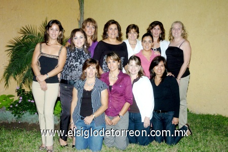 01102008
Ana Alicia Haro de Peña festejó su cumpleaños junto a sus amigas Tere Cerra, Lupis Villarreal, Lorena Dávila, Paulina Diez, Claudia González, Gloria Rodríguez, Loretta Casán, Lily Dugay, Claudia Fajer, Cecy Denni y Mariana