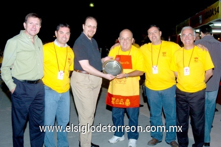 01102008
Maurilio Rodríguez con Carlos González, Roberto García, Francisco Aguilera, Francisco Moncholi y Julio