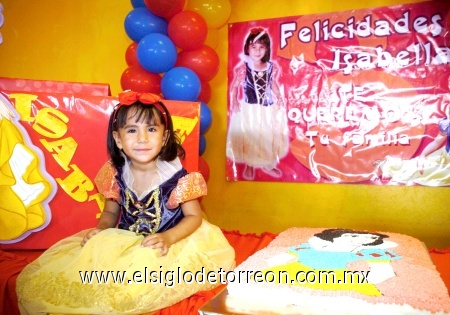 04102008
Isabella Estrada García, apagó las cuatro velitas de su pastel de cumpleaños