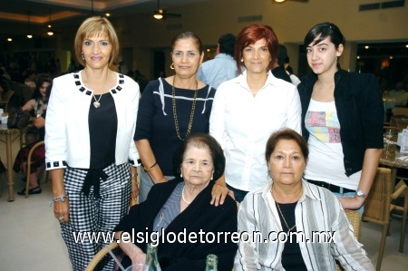 03102008
Magdalena de Lugo con sus hijas Norma, Selina, Magdalena y Gabriela Lugo, y su nieta Ana Gabriela Gutiérrez Lugo