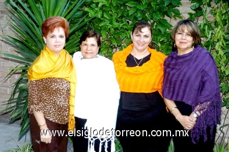 05102008
Yola de Pacheco, Lupita de Pereyra, Lilia de Rocha y Elvira de Arredondo, fueron las anfitrionas de la junta mensual del Club de Jardinería Margarita