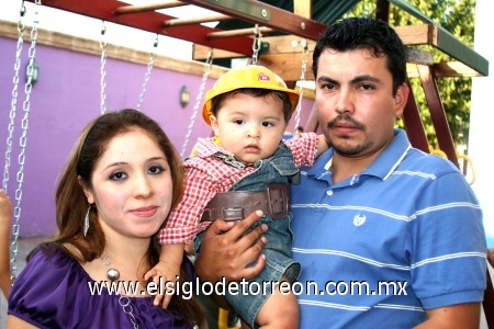 05102008
Alejandra Granillo de Rojas y Alfonso Rojas festejaron a su hijo Alfonso Rojas en su primer año de vida.