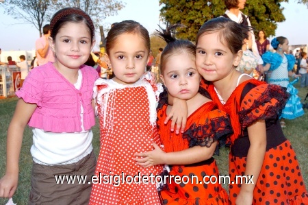 05102008
Andrea Sada, Paulina y Alejandra Necochea e Isabella Garibaldi.