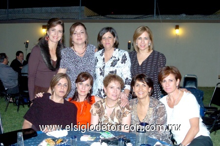 05102008
Lulú en la compañía de sus amigas de toda la vida; Rocío Baym, Rosa Nieves, Juani Alonso, Rocío Giacomán, Gaby Muñoz, Tere Morales, Gaby Álvarez y Nena Fernández