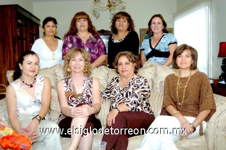 06102008
Angélica Jara de Solís rodeada de sus amigas Isabel de Santillán, Coco Espinoza, Eva de Cedillo, Rocío Arrañaga, Tensy de Meléndez, Lulú de González y María Luisa de Tovar.