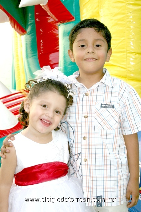 08102008
Seis y tres años de vida, respectivamente cumplieron los hermanitos Andrés Antonio y Natalia Carolina Rodríguez Arreola