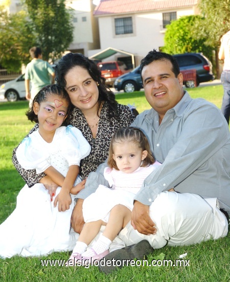 09102008
Marijose y María Fernanda Cruz Muñoz festejaron seis y dos años respectivamente, junto a sus papás Josie de Cruz y Jaime Cruz González