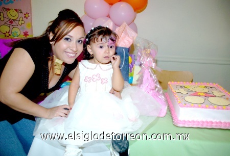 10102008
Vanessa García Enríquez celebró su segundo cumpleaños con divertida piñata organizada por su mamá Mónica Enríquez