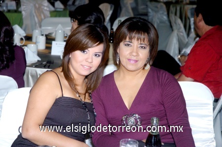 08102008
Érika Villalobos y Mary de Villalobos