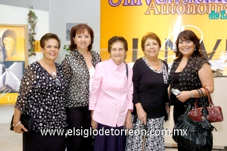 08102008
María Teresa Humphrey, Elizabeth Rodríguez, Quetita de Rodríguez, Reyna Rodríguez y Gaby Frías