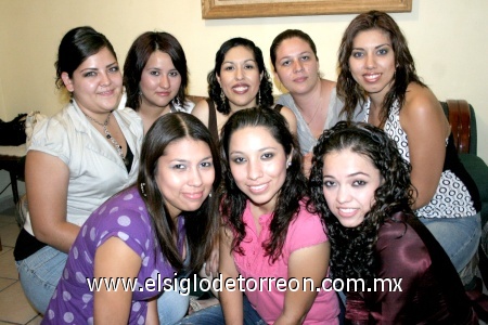 11102008
Laura Irene Rodríguez de Fabela con sus amigas Pamela y Sandra Martínez, Yazmín Hernández, Génesis, Karolina Solís, Lilia Rentería y Geraldín Grimada