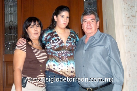 11102008
Mariana Zugasti Mendoza, en su fiesta de quince años organizada por sus padres Aurora Mendoza de Zugasti y Mario Zugasti Rodríguez