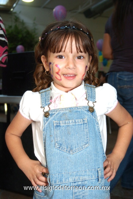 12102008
Luisa asistió a reciente festejo infantil.