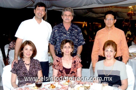 12102008
Francisco Huerta, Roberto Giacomán, Antonio González, Beatriz de la Torre, Tere Gidi y Blanca Ríos estuvieron presentes en el evento