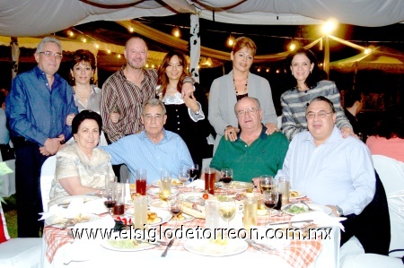 12102008
Frida y Alfredo Rodríguez, Alejandra y Ángel Fernández, Lety y Antonio Alcántara, Ana y Jaime Guerrero, Sandra y Rodolfo Garza