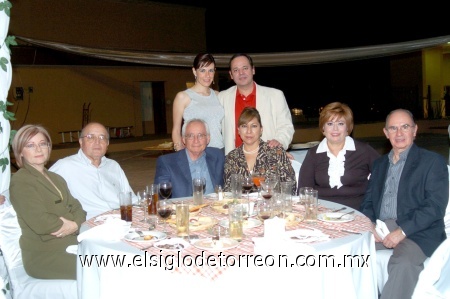 12102008
Verónica Rentería, Mauricio Casas, Norma Román, Ángel Silveyra, Enrique y Leticia Olloqui, Eugenio y Marisa Morales