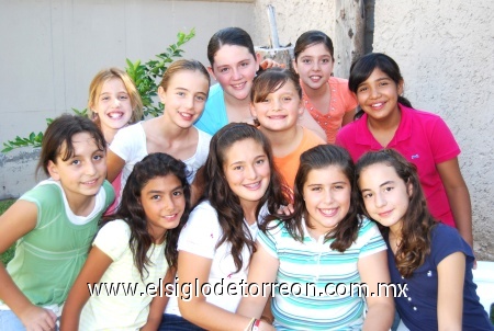 12102008
María Amelia con sus amigas. Mariana, Alicia, Roberta, Dany, Daniela Marcela, Mónica, Ethel, Ana Ruth y Frida