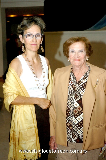 12102008
Josefina de la Garza y Guadalupe Velasco.