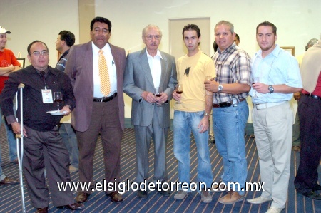 12102008
Jum Elizalde, Carlos Padilla, Ramón Reveles, Sergio Cerezos, Rafael Cortés y Ulises Rivera.