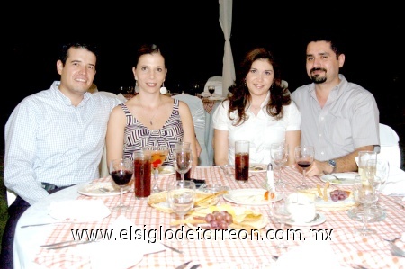 12102008
Samuel Belkotoski, Lucía Sagui, Nadia Casas de Padrelín y José Antonio Padrelín.