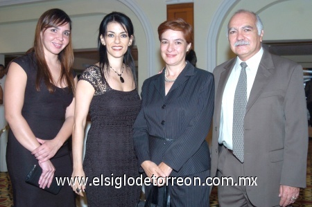 14102008
Ana Rodríguez, Carineali Janbey, Isabel Jaik de Correa y César Correa.