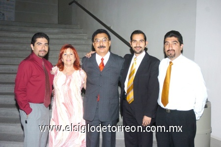 15102008
Gregorio Soto Arellano junto a su esposa Bertha Alicia Aguilar de Soto y sus hijos Gregorio, Enrique y Adrián