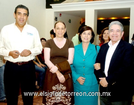 16102008
Felipe Cedillo, Gina de Cedillo, Alma de Campos y Jesús Campos