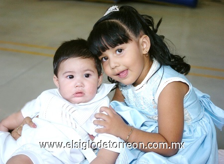 17102008
Jesús Eduardo junto a su hermanita Brenda Paola Martell Rodríguez, el día que la pequeña cumplió tres años