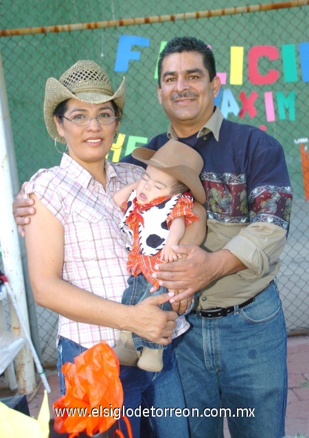 19102008
Laura Martell y Enrique Gómez festejaron a su hijo Maximiliano Gómez Martell en su primer año de vida