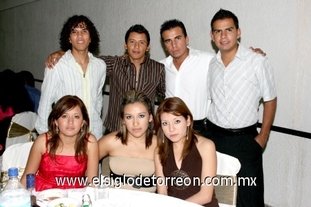 19102008
Sergio Juárez, Alejandra Sotelo, Sulema Sotelo, Norma Sotelo, Austin Rincón, Arturo Sotelo y Víctor Manuel Nájera