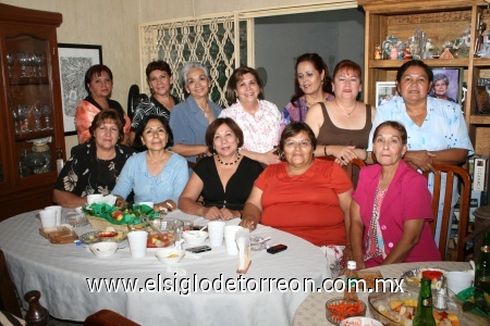 19102008
Yolanda, Irene, Lydia, Guadalupe, María Elena, Irma, Margarita, Rocío, Soledad, Rebeca y Yolanda, grupo de amigas en reciente reunión