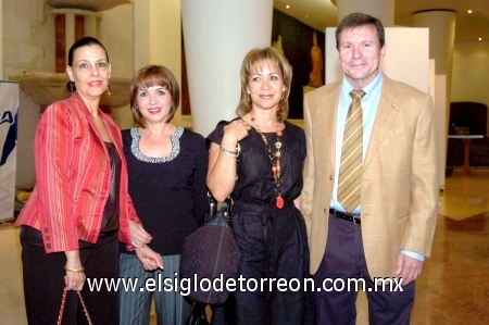 19102008
Chenis de Salazar, Silvia Muñoz Fernández, Belinda Romero Benítez y Carlos González Castañón.