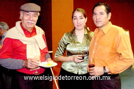 19102008
Manolo Rodríguez, Blanca Estela Zúñiga y Germán Vielma.