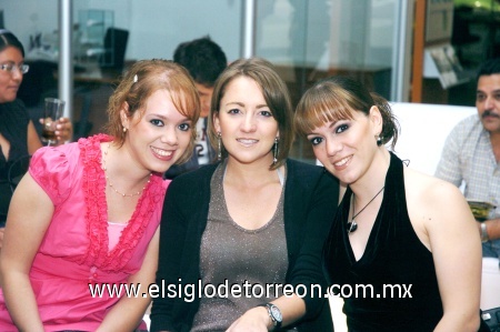 19102008
Odila Vargas, Alma Villalobos y Clarissa Vargas.