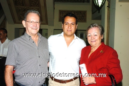 22102008
Miguel, Martha y Álex Galván