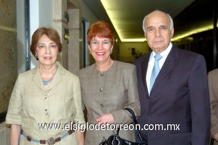 23102008
María Elena Faya de Fernández, Patricia Solórzano de Butrón y Roberto Butrón Feregrino