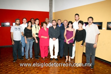 25102008
Lidia Valtierra, Manuel Escareño, David Cisneros, Edna Enríquez, Jesús Jáuregui, David Cabrera, Rafael Rivas, José Luis Ramos, Pablo García, Lourdes Valadez, José Miguel Jáuregui, Jorge Machuca y Edwin Frayre, en la Casa de la Cultura