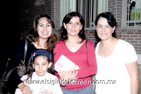 26102008
Altagracia Herrera, Natalia Rodríguez, Blanquita Reyes y Julia Meléndez.