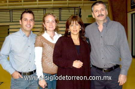 26102008
Fernando y Marcela Carzó, Jaqueline y Teófilo Murra