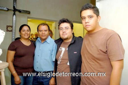 26102008
José de Jesús y Jorge Chávez, Alfredo Emiliano y María Eugenia Solano