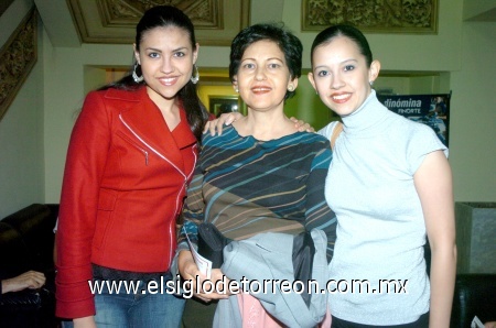 30102008
Elizabeth Mejía, Silvia Valenzuela y Silvia Mejía