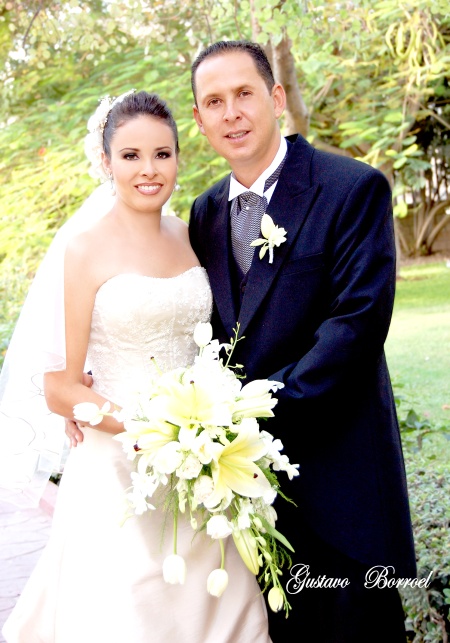 Sr. Francisco Tovar Pereyra y Srita. Adriana Galiano López recibieron la bendición nupcial en la capilla de la Casa de Cristiandad el sábado 27 de septiembre de 2008. 

Estudio Gustavo Borroel