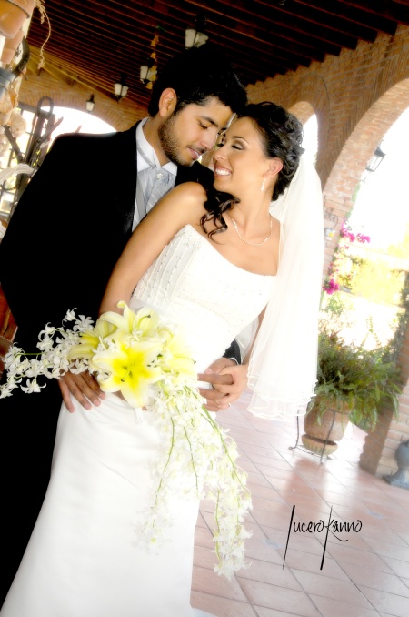 Sr. Mauricio García Leal y Srita. Gabriela Olvera Olascoaga recibieron la bendición nupcial en la parroquia de Los Ángeles el viernes 19 de septiembre de 2008. 

Estudio Lucero Kanno