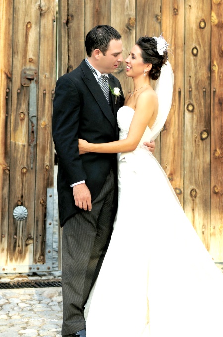 Sr. Luis David Villalobos y Srita. Jéssica A. Yacamán Peña unieron sus vidas en sagrado matrimonio en la capilla de Nuestra Señora del Rosario en Parras, Coah., el sábado 13 de septiembre de 2008. 

Estudio Carlos Maqueda