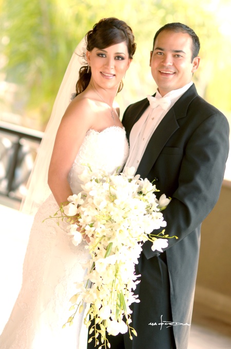 Sr. Mario Andrés Ugalde Elías y Srita. Bárbara Martínez Ramírez contrajeron matrimonio religioso en la parroquia de Nuestra Señora de la Encarnación el sábado 27 de septiembre de 2008. 

Estudio Carlos Maqueda