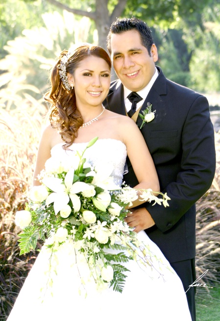 Sr. Cris Anwar del Toro Martínez y Srita. Jéssica Yazmín Vázquez Valenzuela unieron sus vidas en Sagrado Matrimonio el sábado 26 de septiembre de 2008. 

Alfredo Martínez Fotografía